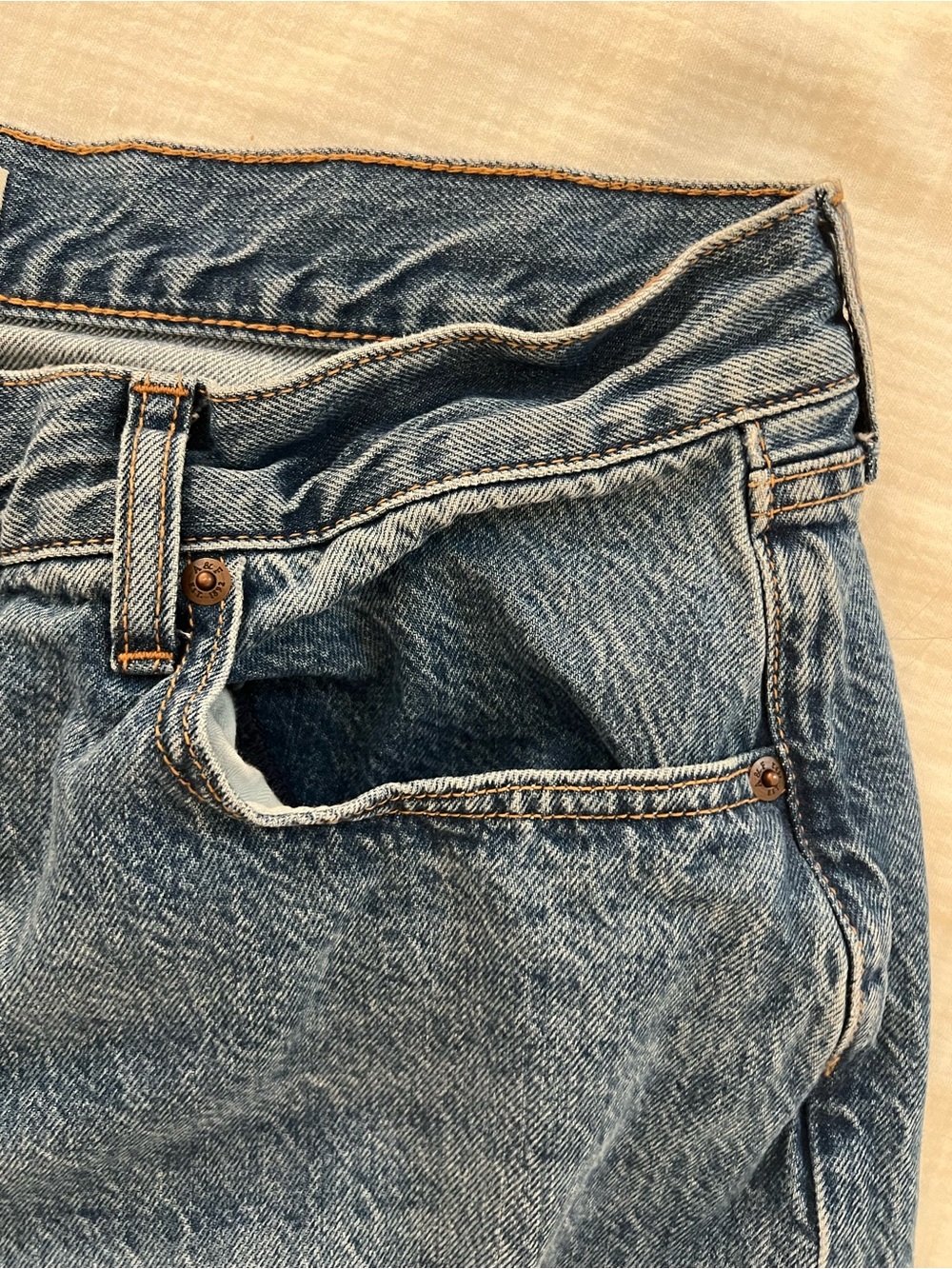 A&F Low Rise Ultra Loose Jean - Medium Tinted - Picture 3 of 4